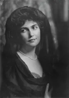 Bruguie`re, Peder, 2nd, Mrs. portrait photograph, 1912 Apr. 11. Creator: Arnold Genthe