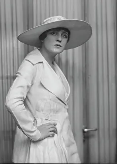 Silent Film Prints: Bruns, Julia, Miss, portrait photograph, 1916. Creator: Arnold Genthe