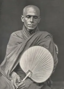 Georg Moller Prints: Buddhistischer Monch der Burma-Sekte mit Palmblattfacher, 1926