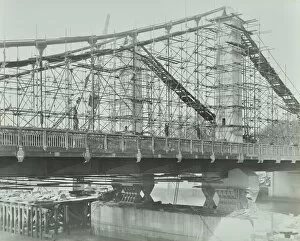 Wandsworth Collection: The building of the new Chelsea Bridge, London, 1937