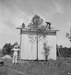 North Carolina Usa Gallery: Building plank tobacco barn to replace old log one, near Chapel Hill, North Carolina