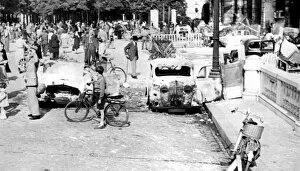 Relieved Gallery: Burned out cars, Place de la Concorde, liberation of Paris, August 1944