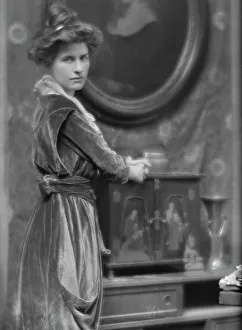 Interiors Prints: Burns, Florence, Miss, portrait photograph, 1915 Jan. 26. Creator: Arnold Genthe