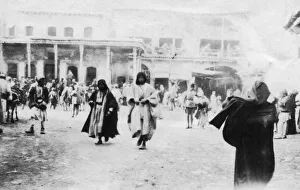 Images Dated 10th August 2007: Busy square in Mosul, Mesopotamia, 1918