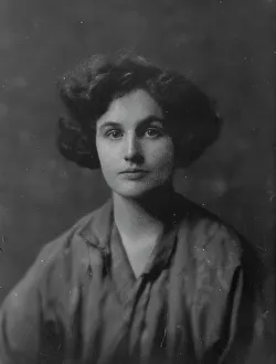Open Collar Prints: Byrne, Beatrice, Miss, portrait photograph, 1917. Creator: Arnold Genthe