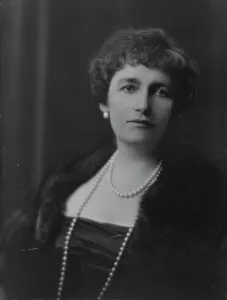 Stole Prints: Byrne, James, Mrs. portrait photograph, 1917 June 2. Creator: Arnold Genthe