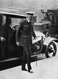 The Cabinet crisis: Lord Kitchener arriving at the War Office, 1915