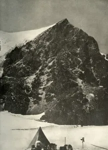 Camp on December 17 on the Ferrar Glacier below Sentinel Rock, 1908, (1909) Camp on December 17 on the Ferrar Glacier below Sentinel Rock, 1908, (1909)
