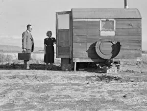 Caravan Gallery: The camp nurse introduces doctor to mother of sick baby, Merrill, Klamath County, Oregon, 1939
