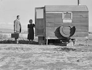 Caravan Gallery: The camp nurse introduces doctor to mother of sick baby, Merrill, Klamath County, Oregon, 1939