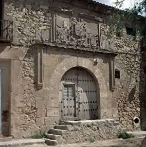Arquitectura Prints: Campo de Criptana, mansion with family badge on the facade