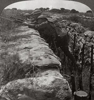 Images Dated 9th April 2009: Canadians leaving their trenches to rush a German position, World War I