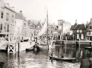 Batkin Prints: Canal yard, Dordrecht, Netherlands, 1898. Artist: James Batkin