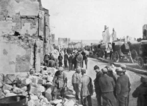 Images Dated 21st August 2006: Captive German prisoners removing debris from the streets of Clermont-en-Argonne, France, 1914