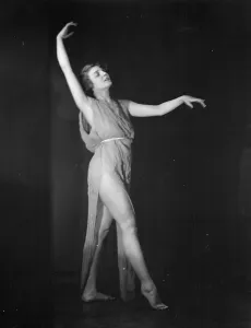 Miss Carmen Prints: Carmen, Miss, 1917 Creator: Arnold Genthe