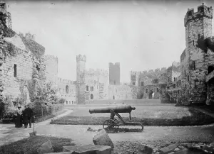 Caenarvon Castle Prints: Carnarvon Castle, between c1910 and c1915. Creator: Bain News Service