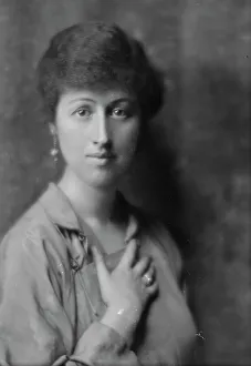 Sincerity Prints: Carpender, Sidney, Mrs. portrait photograph, 1915 Jan. 27. Creator: Arnold Genthe