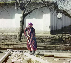 Adze Prints: Carpenter, Samarkand, between 1905 and 1915. Creator: Sergey Mikhaylovich Prokudin-Gorsky