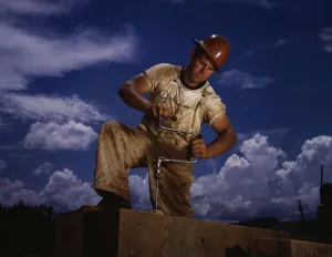 Casque Gallery: A carpenter at the TVAs new Douglas dam on the French Broad River, Tenn. 1942