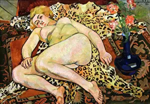 In The Bed Prints: Catherine nue allongee sur une peau de panthere