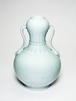 Glazed Gallery: Celadon-glazed lotus vase (shoudaier huluping), Qing dynasty, Qianlong reign mark