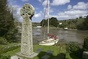Cornish Gallery: Celtic cross, St Just in Roseland, Cornwall