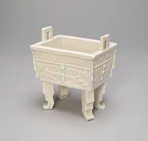 Incense Gallery: Censur in the Form of an Ancient Bronze Cauldron (fangding), Qing dynasty (1644-1911)
