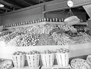 Oranges Prints: Center Market, Washington, D.C. 1936. Creator: Dorothea Lange