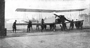 Landing Ground Prints: Ceux de l'air et ceux de la route; Un raid Anglais sur Friedrichshafe