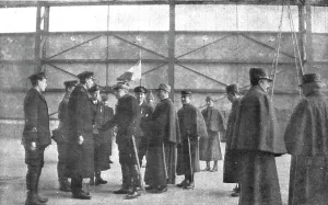 Landing Ground Prints: Ceux de l'air et ceux de la route; Un raid Anglais sur Friedrichshafe