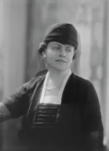 Chapin, S.B. Mrs. portrait photograph, 1917 Oct. 16. Creator: Arnold Genthe