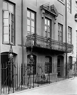 Charlotte Hunnewell Sorchan house, Turtle Bay Gardens, 228 East 49th Street, New York, 1920. Creator: Frances Benjamin Johnston