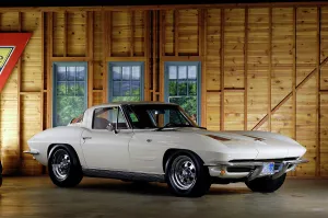 Chevrolet Corvette Stingray 1963. Artist: Simon Clay