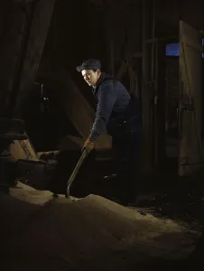 Chicago and North Western R.R., Mrs. Thelma Cuvage, working in the sand house...Clinton, Iowa, 1943 Chicago and North Western R.R., Mrs. Thelma Cuvage, working in the sand house...Clinton, Iowa, 1943