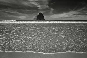 Ocean Gallery: Chief Kiawanda Rock. Creator: Joshua Johnston