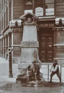Pump Prints: Children drawing water from the Aldgate pump, London, August 1908