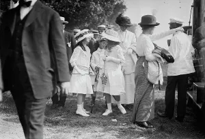 Sisters Prints: Children of H.P. Whitney, between c1910 and c1915. Creator: Bain News Service