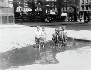 Paddling Prints: Children at play, N.Y. 1913. Creator: Bain News Service