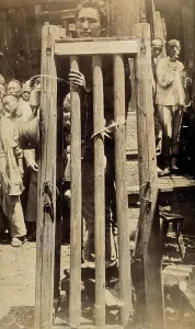 China Asia Prints: China: a man standing in a locked cage as a method of slow torture or execution