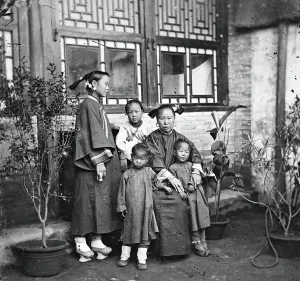 Grandchild Prints: China: a Manchu lady with her daughter in-law and grandchildren