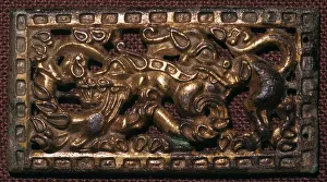 Chinese bronze belt-buckle with animals in combat, 5th century BC Chinese bronze belt-buckle with animals in combat, 5th century BC