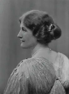 Christie, Winifred, Miss, portrait photograph, 1916. Creator: Arnold Genthe