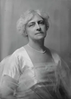 Clemons, Miss, portrait photograph, 1917 June 21. Creator: Arnold Genthe