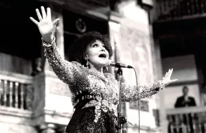 Laine Prints: Cleo Laine, The Globe, London, 2000. Artist: Brian O Connor