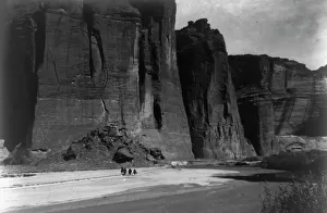 The cliffs, Canyon de Chelly, Ariz. c1905. Creator: Edward Sheriff Curtis
