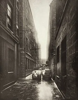 Alley Prints: Close No. 11 Bridgegate (#44), Printed 1900. Creator: Thomas Annan