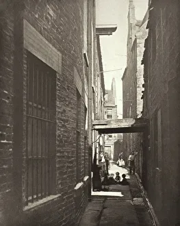 Alley Prints: Close No. 29 Gallowgate (#21), Printed 1900. Creator: Thomas Annan