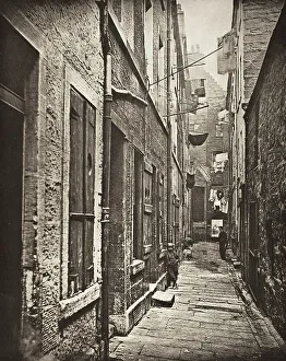 Alley Prints: Close No. 65 High Street (#13), Printed 1900. Creator: Thomas Annan