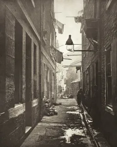 Alley Prints: Close No. 80 High Street (#11), Printed 1900. Creator: Thomas Annan