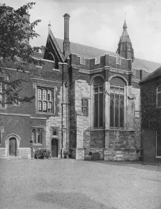 Hussey Prints: College Hall, from Brewhouse Yard, 1926